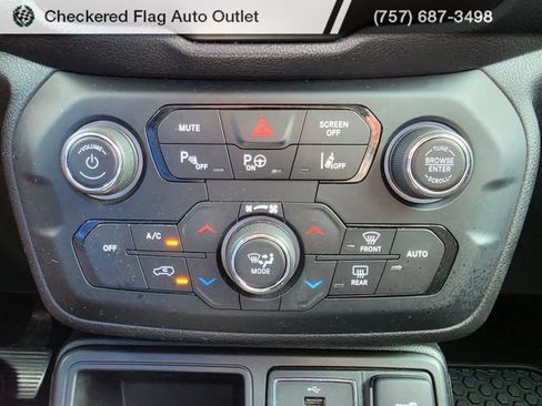 Used 2021 Jeep Renegade Latitude w/ Luxury Group I FWD image 31
