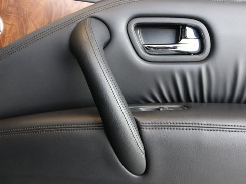 Used 2024 Nissan Armada SL image 32