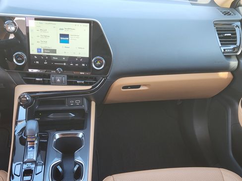 Used 2025 Lexus NX 250 FWD w/ Premium Package image 33