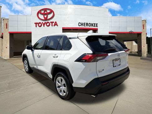 Used 2025 Toyota RAV4 LE AWD/4WD image 7