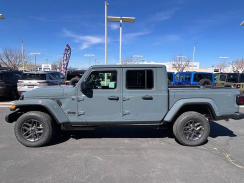 New 2026 Jeep Gladiator Sport AWD/4WD image 3