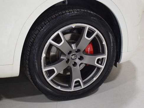 Certified 2023 Maserati Levante GT AWD/4WD image 17