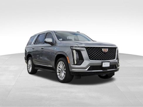 Used 2025 Cadillac Escalade Luxury image 1