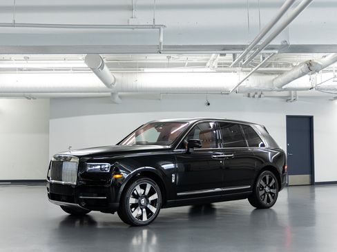 Certified 2024 Rolls-Royce Cullinan AWD/4WD image 2