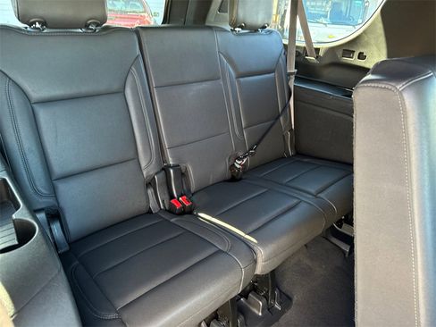 Used 2023 Chevrolet Suburban LT image 19
