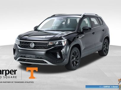 Used 2023 Volkswagen Taos SE w/ Panoramic Sunroof Package