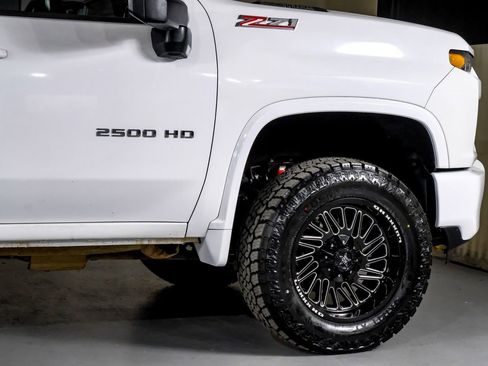 Used 2023 Chevrolet Silverado 2500 LT image 8