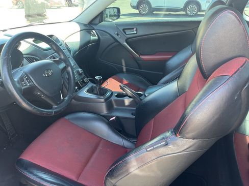 Used 2012 Hyundai Genesis 3.8 image 10