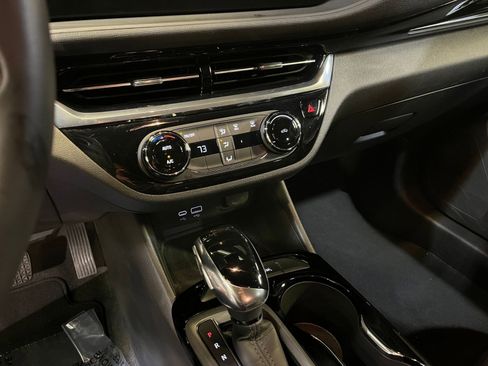 Used 2025 Buick Envista Sport Touring image 18