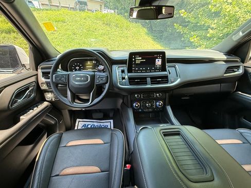 Used 2023 GMC Yukon AT4 w/ AT4 Premium Package AWD/4WD image 12