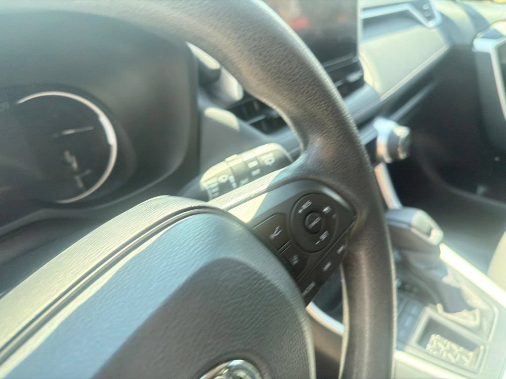 Used 2024 Toyota RAV4 XLE FWD image 20
