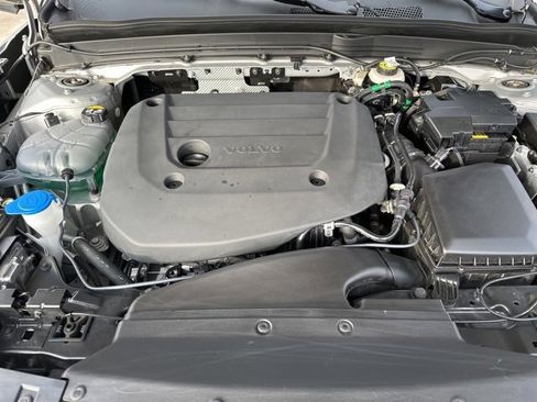 Certified 2025 Volvo XC40 B5 Plus image 33