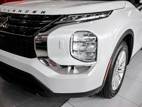 Used 2024 Mitsubishi Outlander ES image 9