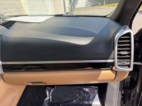 Used 2016 Porsche Cayenne S image 15