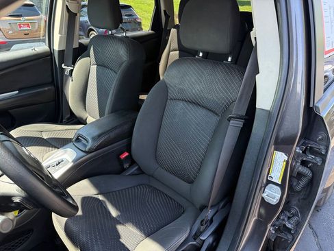 Used 2020 Dodge Journey SE w/ Blacktop Package FWD image 17