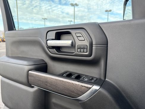 Used 2022 Chevrolet Silverado 2500 LTZ w/ LTZ Plus Package image 17