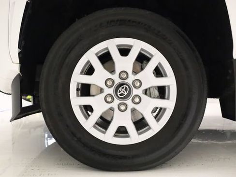 Used 2024 Toyota Tacoma SR5 AWD/4WD image 9