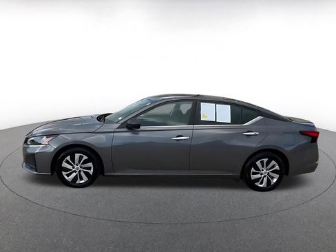 Used 2024 Nissan Altima 2.5 S image 9