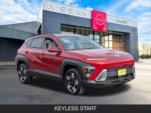 Used 2025 Hyundai Kona SEL image 2