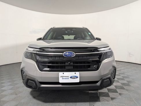 Used 2025 Subaru Forester Touring AWD/4WD image 3