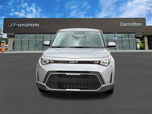 Used 2025 Kia Soul LX w/ LX Technology Package FWD image 2