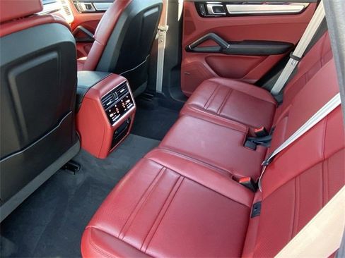 Used 2023 Porsche Cayenne S Platinum w/ Premium Package Plus image 17