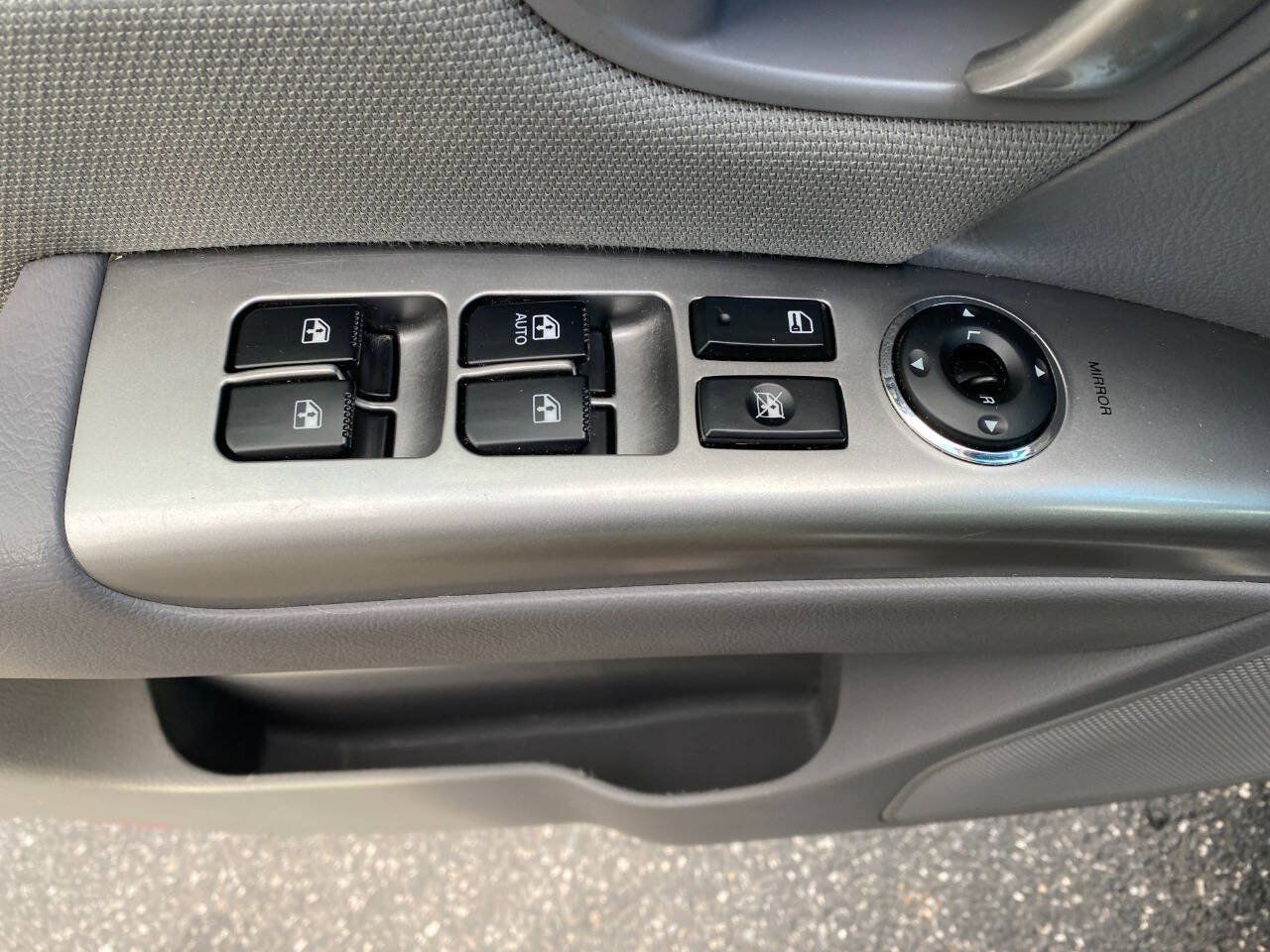 Used 2011 Hyundai Santa Fe GLS FWD image 12
