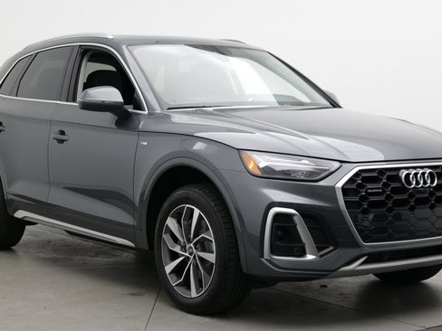 Used 2023 Audi Q5 2.0T Premium Plus w/ Premium Plus Package AWD/4WD image 3