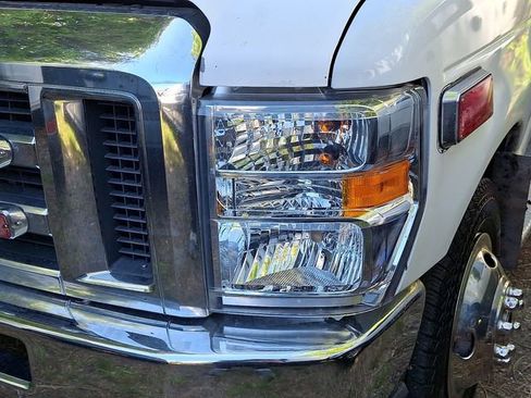 Used 2011 Ford E-350 and Econoline 350 Super Duty RWD image 3