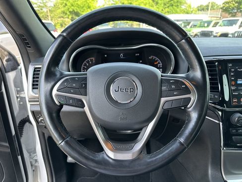 Used 2021 Jeep Grand Cherokee Limited AWD/4WD image 12