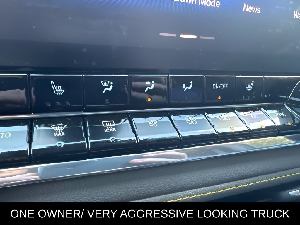 Used 2024 Chevrolet Colorado ZR2 w/ Technology Package AWD/4WD image 29