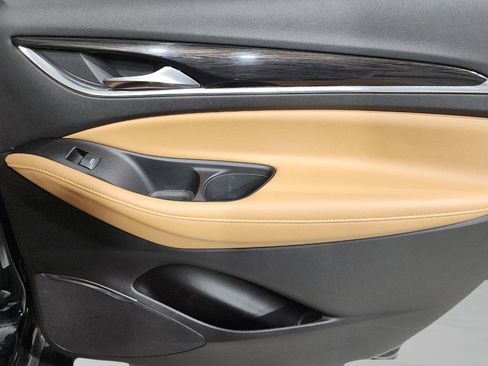 Used 2020 Buick Enclave Essence w/ LPO, Luxury Package image 36