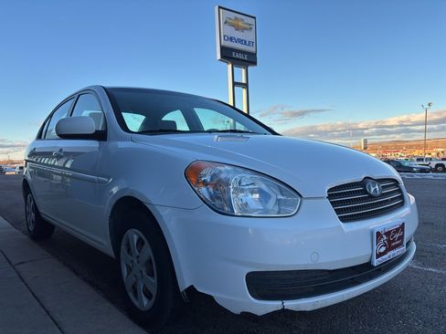 Used 2011 Hyundai Accent GLS image 1