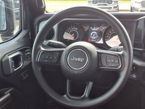 Used 2025 Jeep Gladiator Mojave AWD/4WD image 23