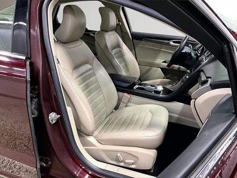 Used 2017 Ford Fusion SE w/ Fusion SE Technology Package image 29