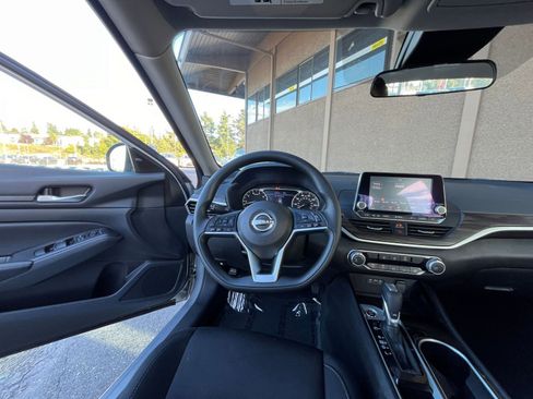 Used 2024 Nissan Altima 2.5 SV image 33