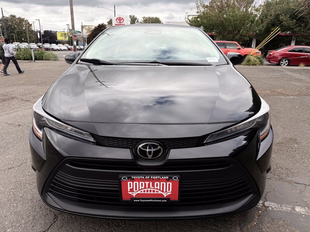 Used 2025 Toyota Corolla LE FWD image 3