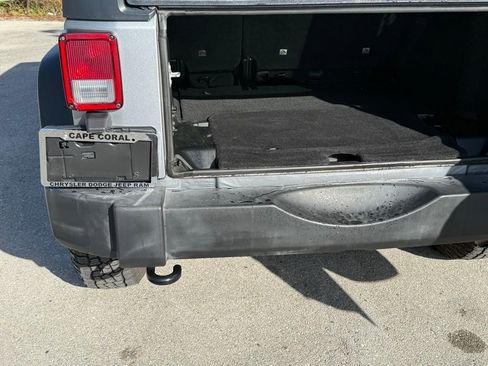 Used 2018 Jeep Wrangler Unlimited Sport S image 36