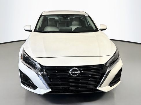 Used 2024 Nissan Altima 2.5 SL FWD image 2