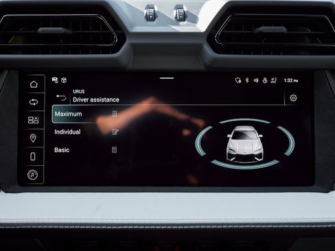 Used 2025 Lamborghini Urus SE image 78