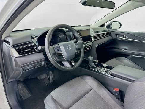 Used 2025 Toyota Camry LE image 9