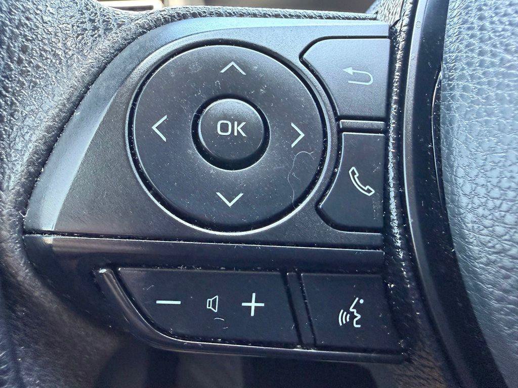Used 2021 Toyota RAV4 XLE w/ Convenience Package FWD image 18