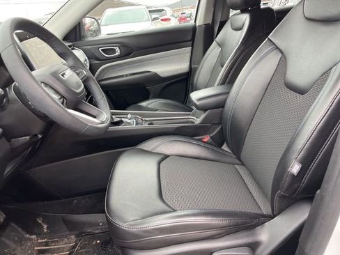 Used 2022 Jeep Compass Latitude image 10