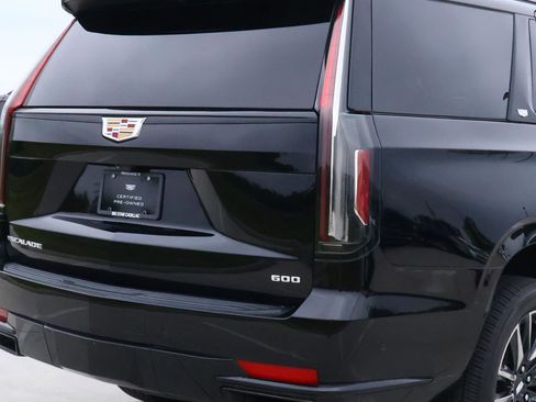 Used 2024 Cadillac Escalade Sport RWD image 11