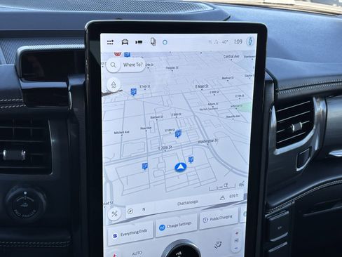 Used 2025 Ford F150 Lightning Platinum image 4