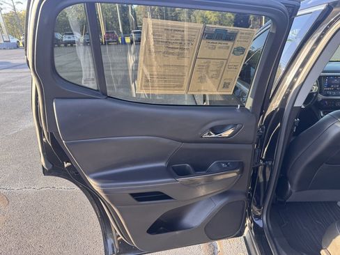 Used 2023 GMC Acadia SLT image 23