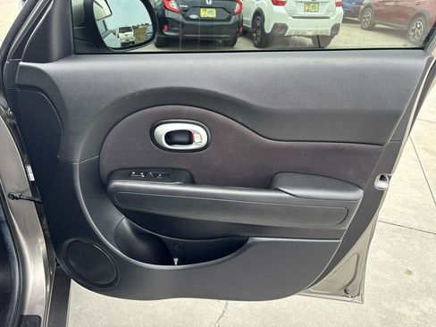 Used 2016 Kia Soul FWD image 24