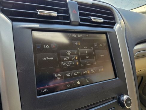 Used 2016 Ford Fusion SE image 24