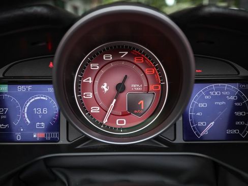 Certified 2019 Ferrari Portofino RWD image 30