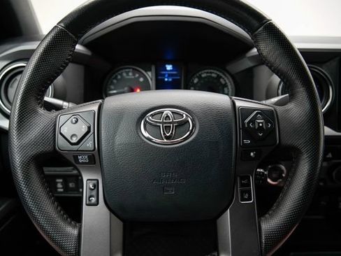 Used 2019 Toyota Tacoma TRD Sport AWD/4WD image 24